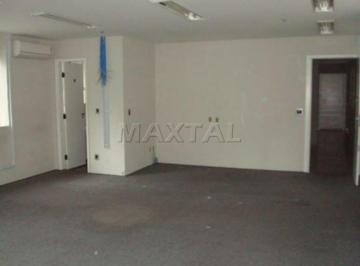 Comercial · 110m² · 1 Quarto · 2 Vagas · Sala comercial disponível para locação com 110 m², localizada na Cerqueira César.