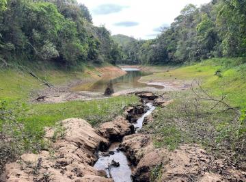 Rural · 24000m² · 2 Quartos · Terreno com margem para a Represa Cachoeira do França e cachoeira