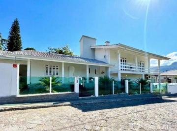 Casa · 4 Quartos · 3 Vagas · Casa RODEIO - SC