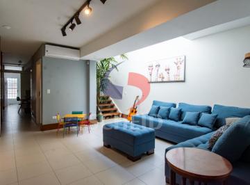 Casa · 220m² · 3 Quartos · 2 Vagas · Sobrado á Venda no Brooklin com 220m², 3 quartos sendo 1 suíte, 2 vagas.