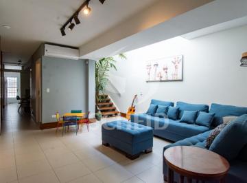 Casa · 220m² · 3 Quartos · 2 Vagas · Sobrado á Venda no Brooklin com 220m², 3 quartos sendo 1 suíte, 2 vagas.