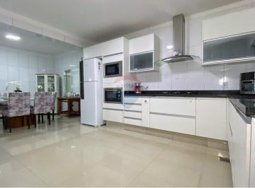 Casa · 300m² · 4 Quartos · 3 Vagas · EXCELENTE SOBRADO 4 QUARTOS NO RIACHO FUNDO I – VALE A VISITA