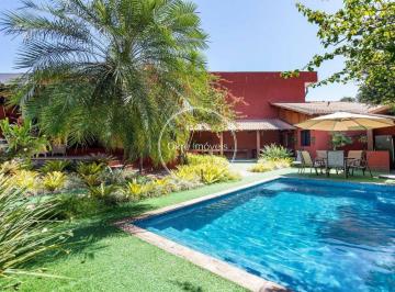 Casa · 392m² · 5 Quartos · 1 Vaga · Para a família: casa duplex com 5 quartos em Laranjeiras!