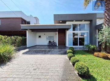 Casa · 3 Quartos · 2 Vagas · Casa em Condomínio fechado de Xangri Lá