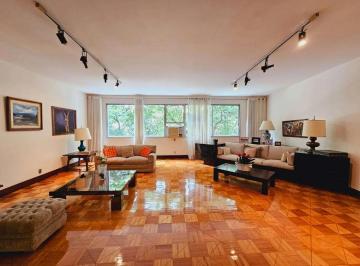 Apartamento · 311m² · 4 Quartos · 2 Vagas · 
                                Laranjeiras | Apartamento 4 quartos, sendo 1 suite
                