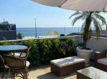Apartamento · 750m² · 5 Quartos · 6 Vagas · Cobertura reformada na quadra da praia, no Jardim Oceânico, Barra da Tijuca, com vista para o mar e