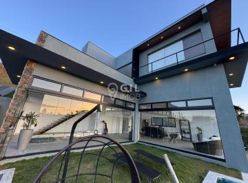Casa · 220m² · 4 Quartos · 4 Vagas · Sobrado em , Igaratá/SP de 220m² 4 quartos à venda por R$ 2.500.000,00