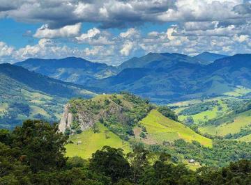 Terreno , Gonçalves · Terrenos de 20.000m² com Vista Privilegiada para a Pedra do Baú