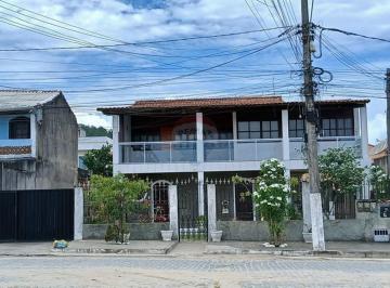 Apartamento · 209m² · 6 Quartos · 7 Vagas · Casa Duplex  com 6 quartos  e quintal à venda no bairro  Iguabinha em Araruama  Valor 399mil