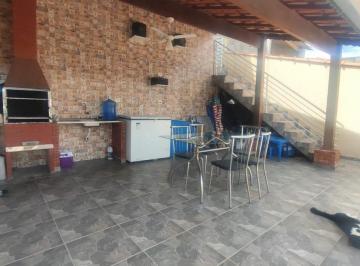 Casa de 3 quartos, Arujá · Imóvel Completo, Bem Localizado e com Escritura!