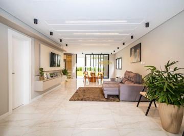 Casa de 4 quartos, Curitiba · Residência alto padrão 4 suítes.