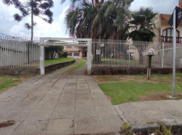 Casa · 108m² · 3 Quartos · 5 Vagas · Casa em terreno amplo com Zr4.1 no Capão Raso