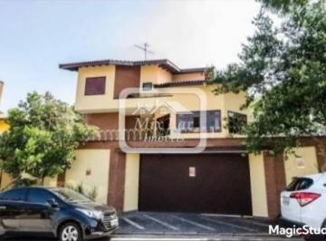 Casa · 380m² · 3 Quartos · 4 Vagas · Sobrado Amplo no Adalgisa: 3 Quartos, Localização Privilegiada - Osasco