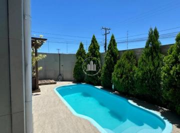 Casa · 75m² · 2 Quartos · 1 Vaga · Sobrado com piscina, Mobiliado! - 2 Quartos - Nova Palhoça