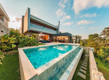 Casa · 420m² · 4 Quartos · 6 Vagas · Casa de Luxo com 4 Suítes, Cozinha Viking e Lazer Integrado!!!