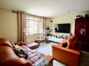 Casa · 110m² · 3 Quartos · 2 Vagas · QE 42 Casa à Venda - 3 quartos, 1 suíte, Guará II