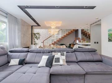 Casa · 200m² · 4 Quartos · 5 Vagas · Casa com 200 m², 4 quartos sendo 4 suí