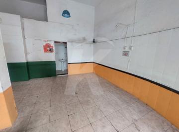 Comercial · 70m² · Salão comercial com 2 banheiros.