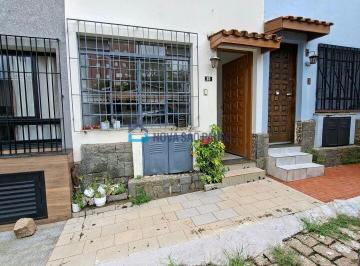 Casa · 92m² · 2 Quartos · 1 Vaga · Casa de vila no bairro Vila Alexandria.