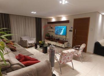 Casa · 250m² · 3 Quartos · 4 Vagas · Casa à venda com 250m², 3 quartos e 4 vagas