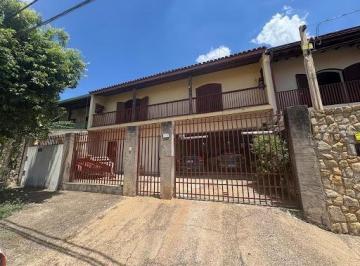e475599d2eda4407c70d36afa87302c670fad7d2 · LINDO SOBRADO EM VALINHOS, PROJETADO PARA OFERECER CONFORTO, AMPLITUDE E PRATICIDADE À SUA FAMÍLIA.