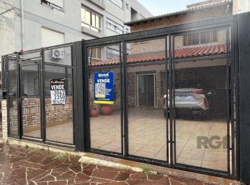 Casa · 237m² · 3 Quartos · 4 Vagas · Casa de três quartos, suíte e quatro vagas de garagem no bairro Menino Deus em P