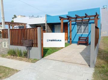 Casa · 65m² · 2 Quartos · 2 Vagas · Casa com  2 quartos, vaga de garagem e com pátio Jardim Éden.