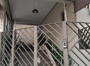 Apartamento · 140m² · 3 Quartos · 1 Vaga · Centro: Apartamento 03 dormitorios com armarios, 03 banheiros, sala 02 ambientes com sacada grande,