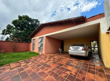 Casa · 205m² · 3 Quartos · 4 Vagas · Excelente Casa à Venda 3 quartos, sendo 1 suíte no Setor Leste Universitário em Goiânia-Go.