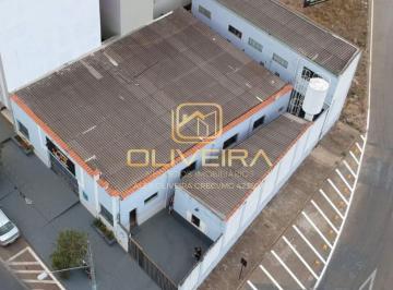 Comercial · 332m² · 4 Quartos · 1 Vaga · Salão comercial à venda no bairro Santo Antônio - Patrocínio/MG