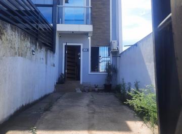 Casa · 70m² · 2 Quartos · 2 Vagas · Sobrado à venda no bairro Jardim do Bosque - Cachoeirinha/RS