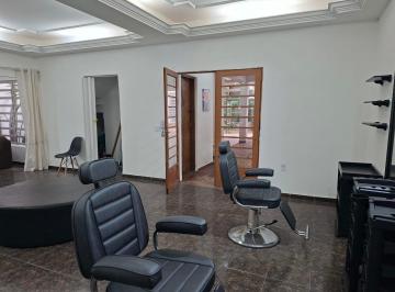 Comercial · 250m² · 6 Quartos · 2 Vagas · Casa comercial na Rua Afonso Moreira, N. 274 • 250 m²