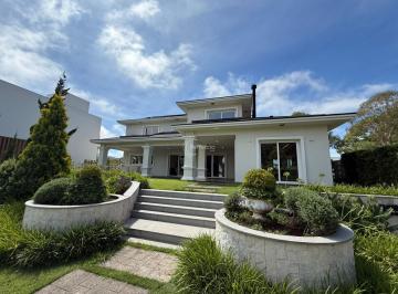 Casa · 420m² · 
                Aluguel - Casas em Condomínios - São Ciro - Caxias do Sul - RS
                