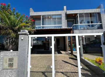 Casa · 3 Quartos · 2 Vagas · Sobrado mobiliado no centro de Xangri-Lá