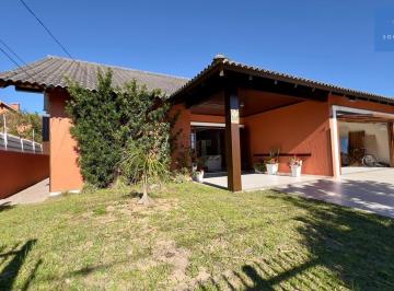 Casa · 3 Quartos · 2 Vagas · Casa em amplo terreno em Capão da Canoa