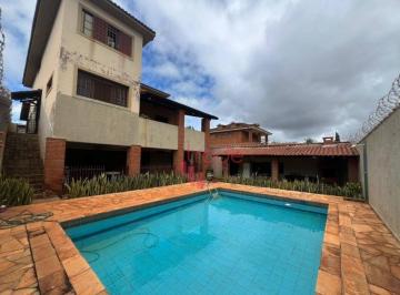 cf3329d7c0bfe21b5e1d198a998aa16b2f3b400a · Casa para Alugar de 03 Quartos sendo 01 Suíte no Bairro City Ribeirão em Ribeirão Preto com Piscina.