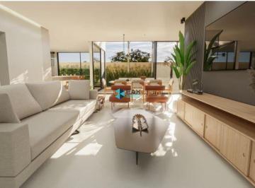 Casa · 250m² · 4 Quartos · 2 Vagas · Sobrado em Condomínio de Alto Padrão - Reserva Aruanã - Floresta - 260 m² Terreno - 250 m² Construíd