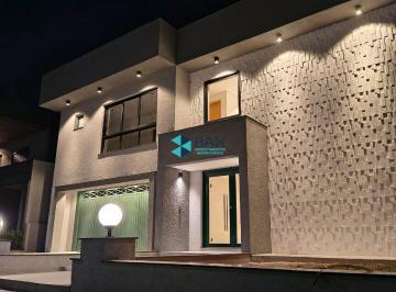 Casa · 310m² · 4 Quartos · 4 Vagas · Sobrado em Condomínio