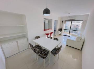d748c8aa0359c4820b421b57c744fe0d5df6e0ef · Apartamento à venda localizado apenas 3 quadras do mar na Praia da Enseada no Guarujá.
