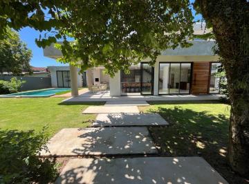 Casa · 512m² · 6 Quartos · Casa a 200m da praia | 512m² | 6 dormitórios | Piscina aquecida | Alto padrão em Florianópolis - Cam