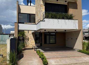 Casa · 185m² · 3 Quartos · 2 Vagas · 
                                Imóvel à venda em Canoas: Casa em Condomínio com 184.58m², churrasq