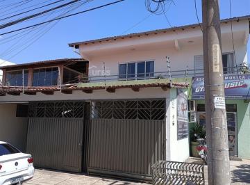 Casa · 460m² · 4 Quartos · 2 Vagas · Casa com Renda no Setor Central de Goiânia – 3 Lojas Alugadas e Ótima Rentabilidade