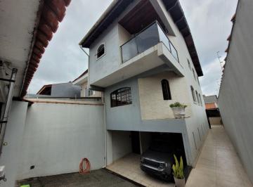 Casa de 4 quartos, Santo André · Sobrado com 219m², 4 quartos, 4 banheiros, 4 vagas , área de churrasqueira e salão comercial