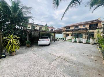 Casa · 231m² · 4 Quartos · 4 Vagas · Sobrado Com 4 Dormitórios (Sendo 2 Suítes) Com Amplo Espaço de Terreno!