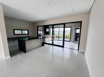 Foto 01 · Casa de luxo em condomínio à venda em Mogi das Cruzes-SP, 3 quartos, 3 suítes, 2 salas e 3 vagas de