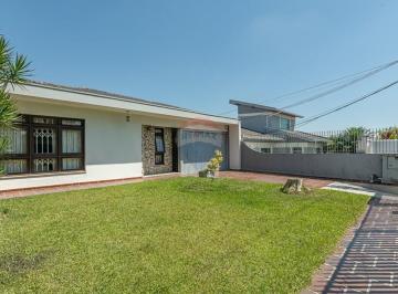 Casa · 264m² · 4 Quartos · 5 Vagas · Casa térrea com 04 quartos no bairro Novo Mundo