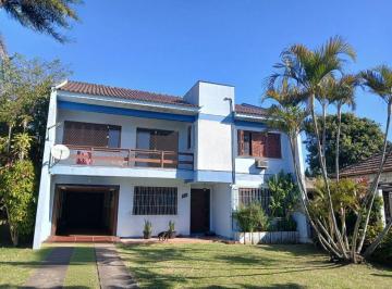 Casa · 237m² · 3 Quartos · 2 Vagas · Casa com 3 dormitótrios, piscina e 2 vagas de garagem em Canoas.