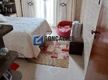 Casa · 156m² · 3 Quartos · 2 Vagas · Sobrado Residencial à Venda - Frente, SBC (Taboão) | 3 Quartos, 2 Suítes, 2 Vagas