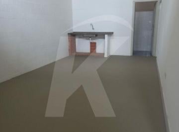 Comercial · 36m² · Salão comercial com 1 banheiro e porta de aço.
