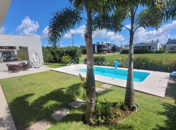 Casa · 210m² · 3 Quartos · 2 Vagas · Linda residencia com 3 suítes e piscina privativa com linda vista no Reserva das águas em Torres